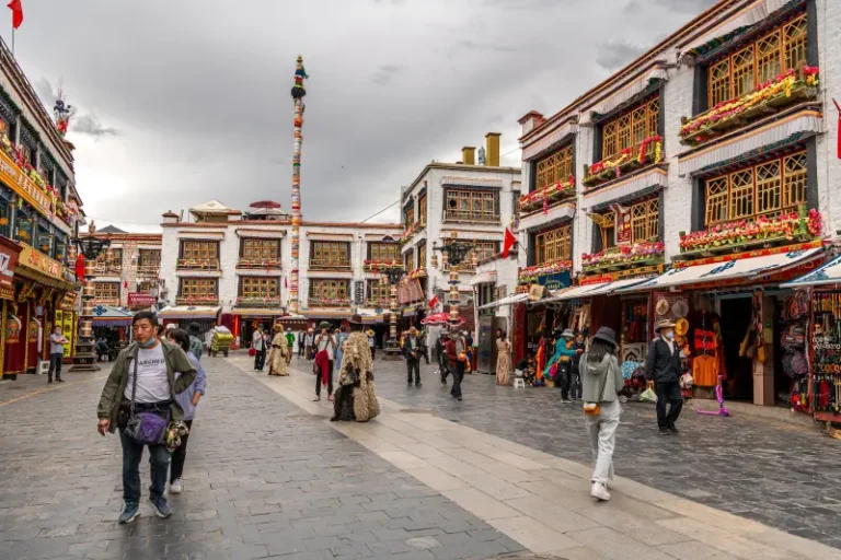 is lhasa worth visiting? Barkhor Street is one of the most popular places in Lhasa