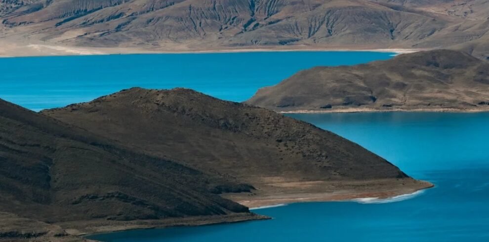 yamdrok lake