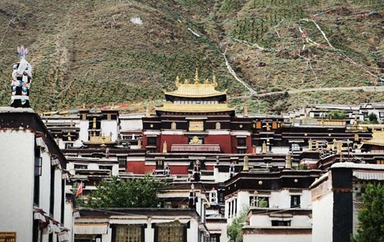 image contains tashilhunpo monastery, one of the important monastery in shigatse tibet tours