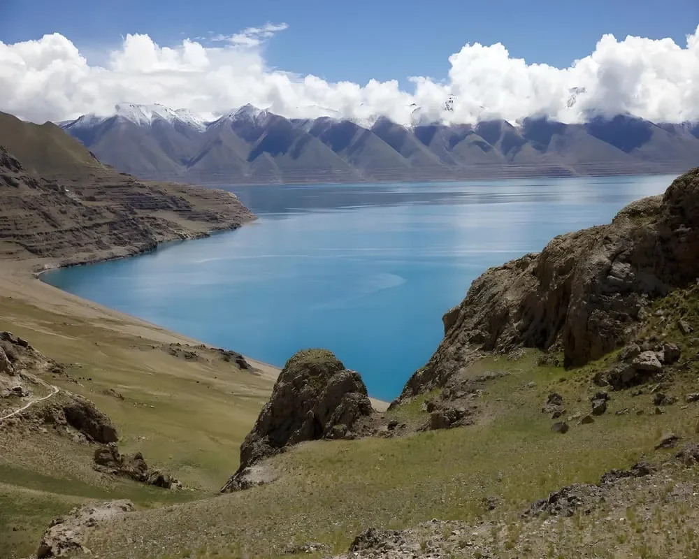 dangra yumco lake, one of the lakes in tibet is shown in the image