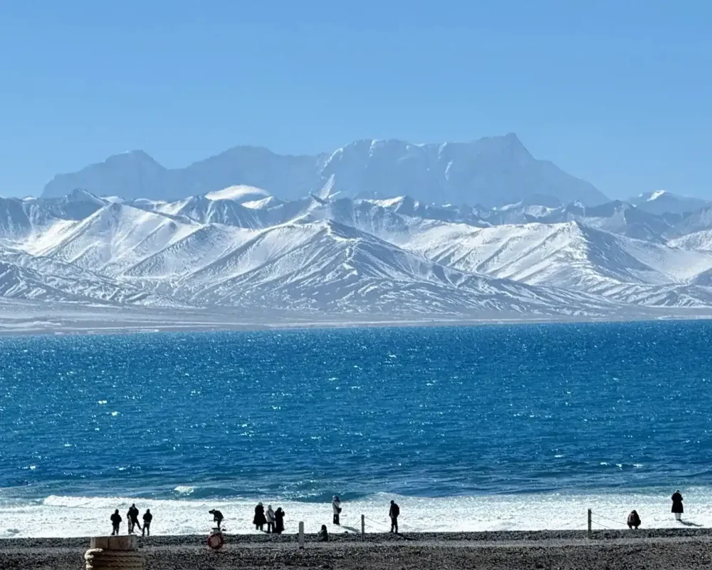 the image is showing namtso lake and namtso lake, one of the famous lakes in tibet and namtso lake scenic area